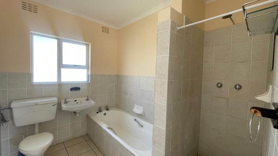 5 Bedroom Property for Sale in Beacon Bay Eastern Cape